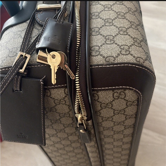 Real authentic Gucci suitcase carry on size great condition - Picture 2 of 5